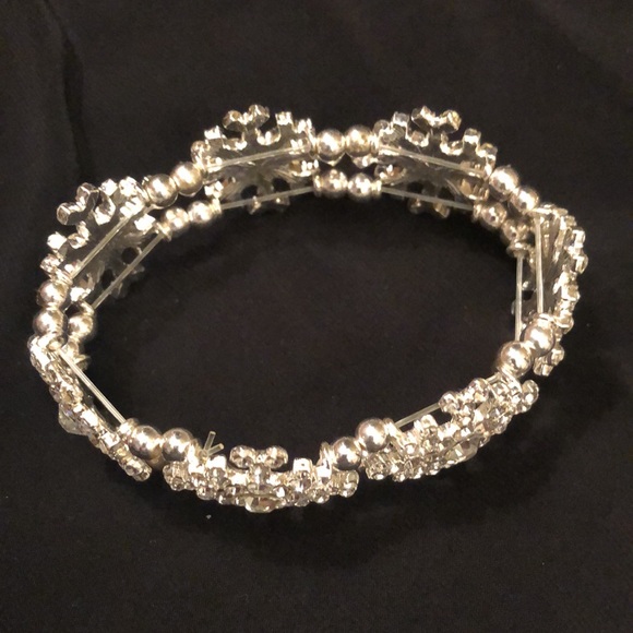 ❄️ Stretch Rhinestone Snowflake Bracelet ❄️ - Picture 3 of 3